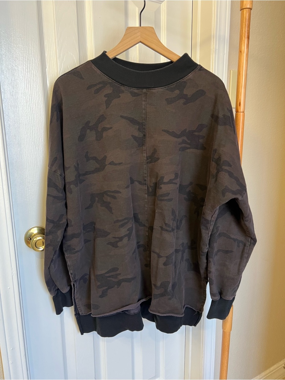 Men's Camouflage Crewneck Sweatshirt - Dark Olive